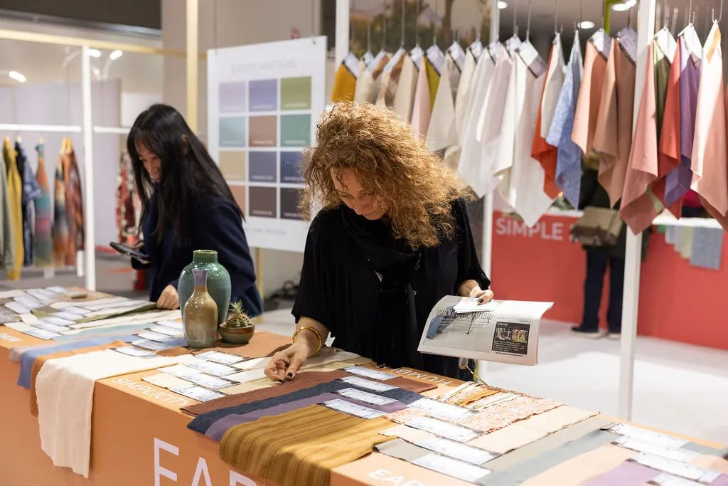 Más de 1.000 comerciantes de Nueva York participaron en la exposición de tejidos Texworld Apparel de Nueva York